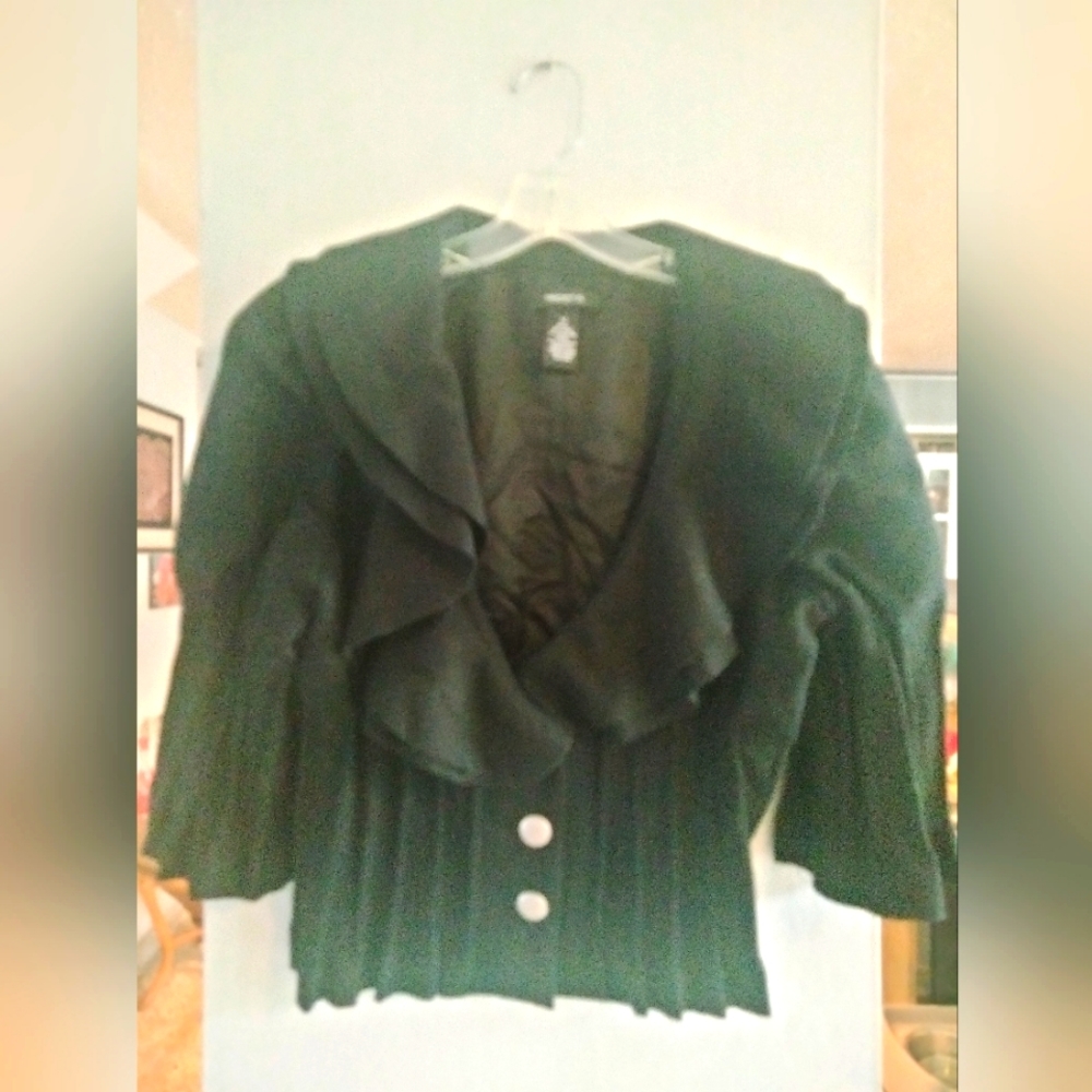 Arden B wool blend fitted jacket black pleated 3 button double lapel 3/4 sleeves